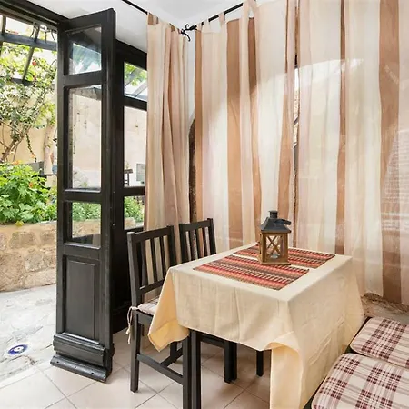 Chris αpartments Old Town 公寓 *