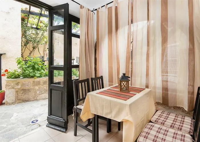 Chris αpartments Old Town Apartament *